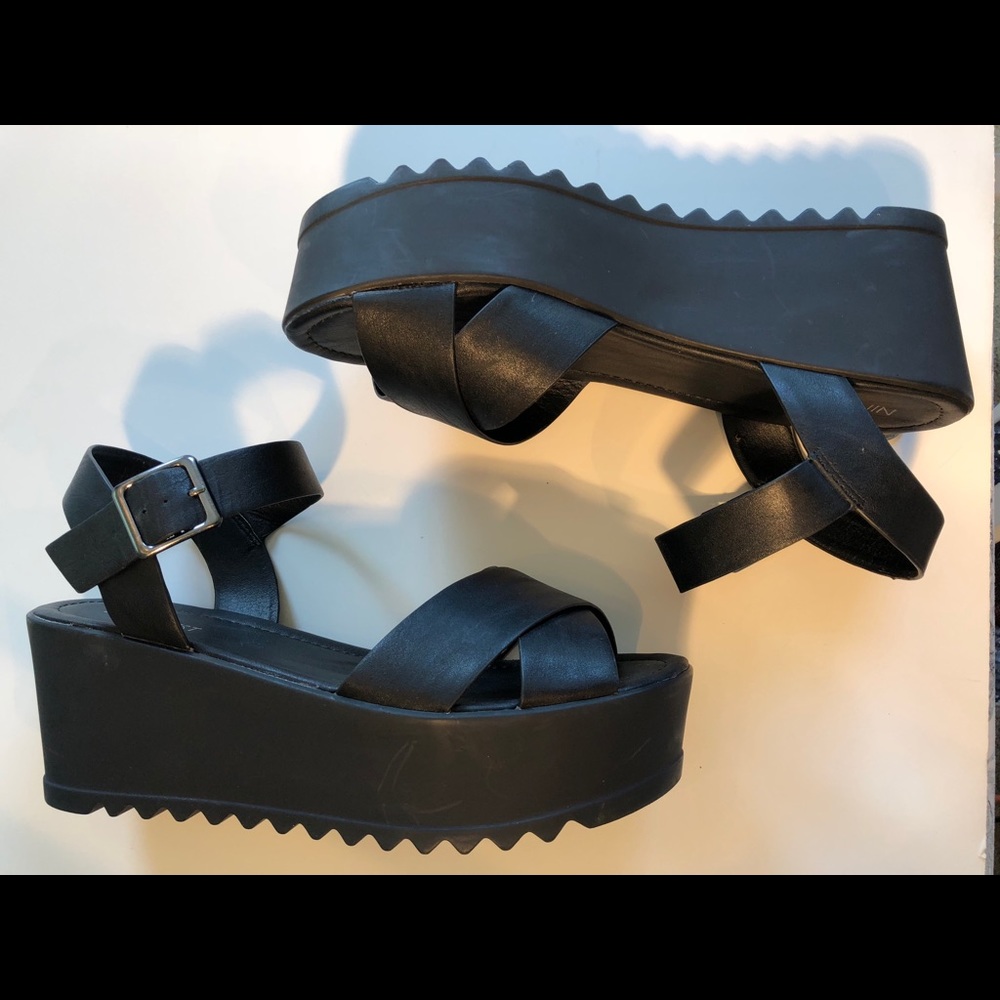 VINTAGE NINE WEST BLACK BLOCK PLATFORM SHOES